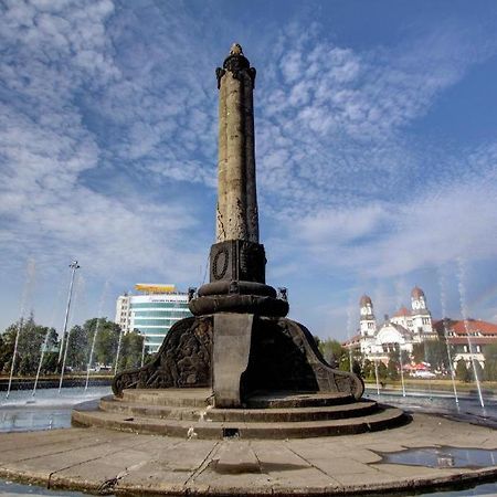 New Mira Hotel Semarang Buitenkant foto